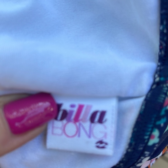 SALE 🛍4 for $12🛍️ Billabong, size large. - Picture 5 of 6